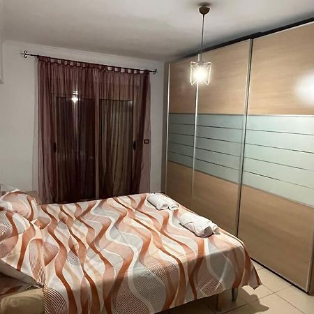 Ak Terminal Apartments Durres Bagian luar foto